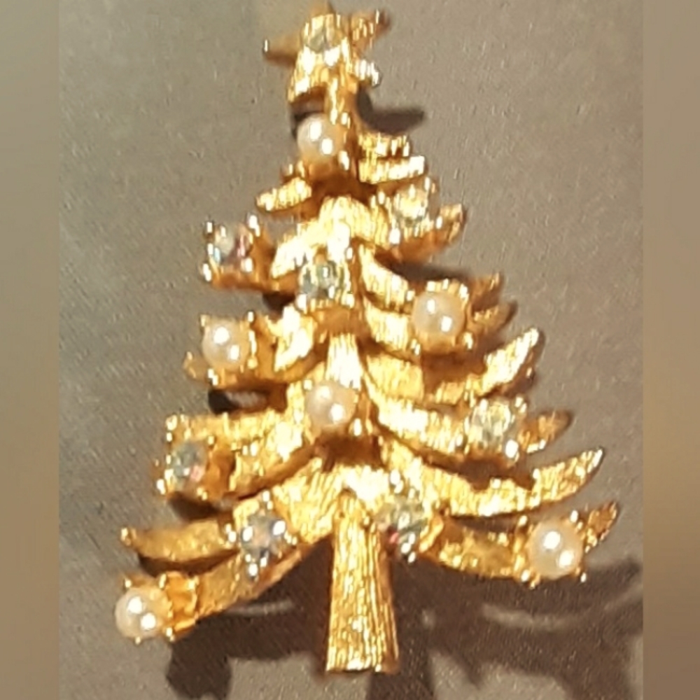 MYLU Christmas tree brooch